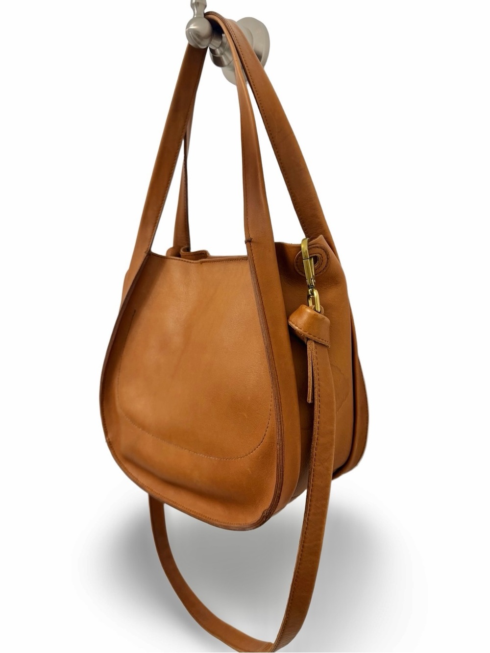Madewell The Sydney Shoulder Bag in Burnished Caramel Leather - Picture 3 of 10